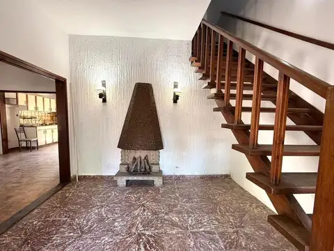 Casa en Venta con 3 cocheras