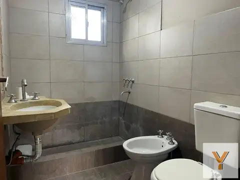 Casa en alquiler - 2 Dormitorios 2 Baños - La Plata