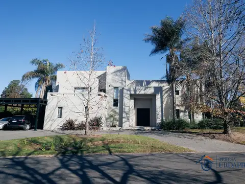 Casa moderna con buena ubicación central en  san jorge village