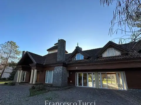 Casa 4 ambientes con 3 baños