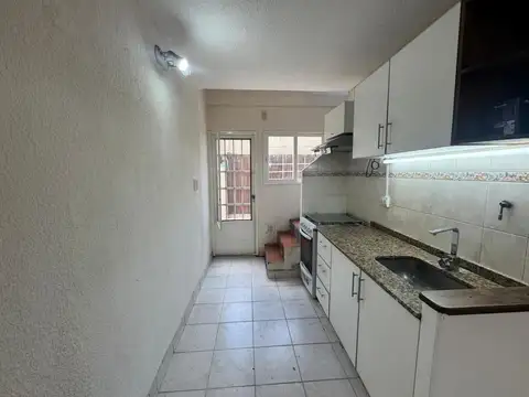 DUPLEX EN VILLA SARMIENTO. ALQUILER