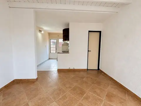 Casa 2 ambientes con 1 baño