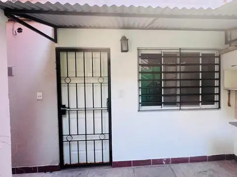 Depto Tipo Casa en Alquiler de 1 dormitorio