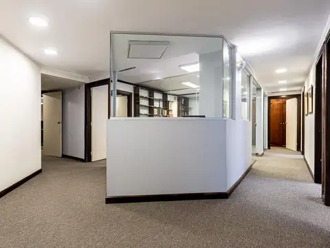 Amplio piso de 400 m2 de Oficinas de categoría! Excelente estado - Posible financiación / permuta