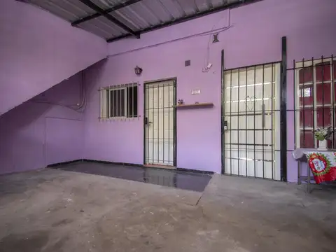 VENTA PH AL FRENTE COMPLETAMENTE INDEPENDIENTE 4 AMBIENTES COCHERA CUBIERTA