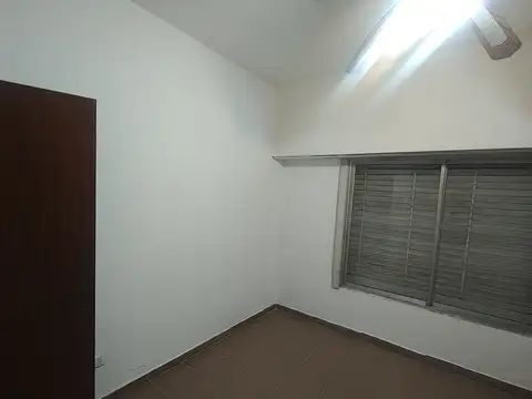 Depto Tipo Casa en Alquiler en Luis Guillon, $ 420.000
