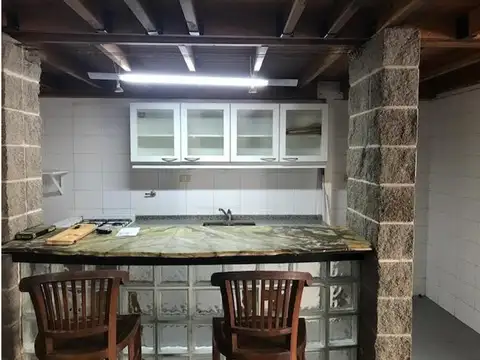 Oficina 5 ambientes con 2 baños