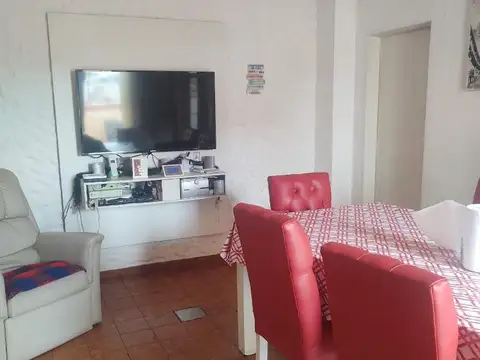 HERMOSO PH 4 AMB. CON DEPENDENCIA 2 AMB. Y GGE CUBIERTO 