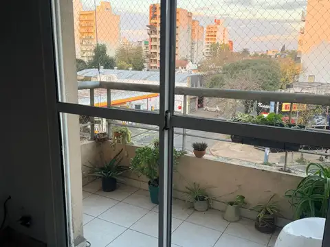 18 1200, Piso 4