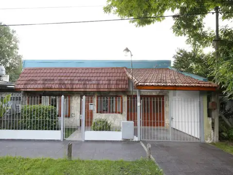 CASA EN VENTA DE DOS DORMITORIOS EN LA PLATA