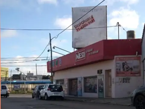EXCELENTE LOCAL FRENTE A LA ESTACION DE PADUA