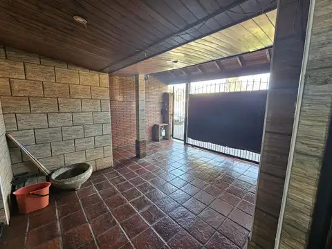 Casa en Alquiler con 1 cochera