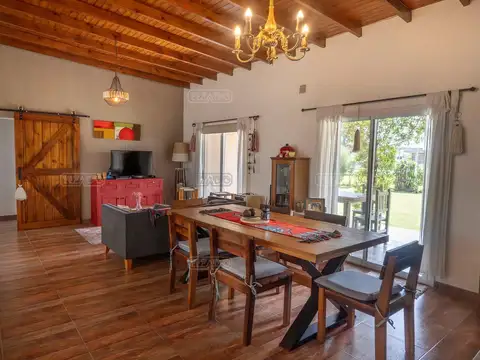 Casa 3 ambientes con 2 baños