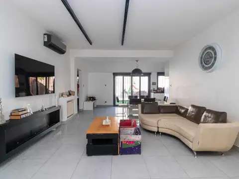Casa 6 ambientes con 3 baños