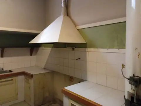 Casa 8 ambientes con 3 baños