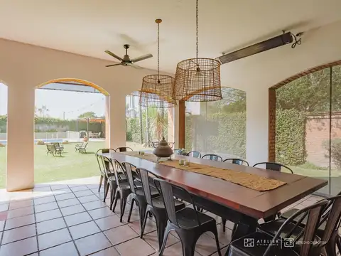 Casa en Venta con 2 cocheras