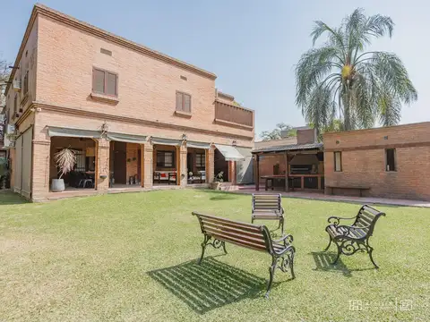 Casa 12 ambientes con 5 baños