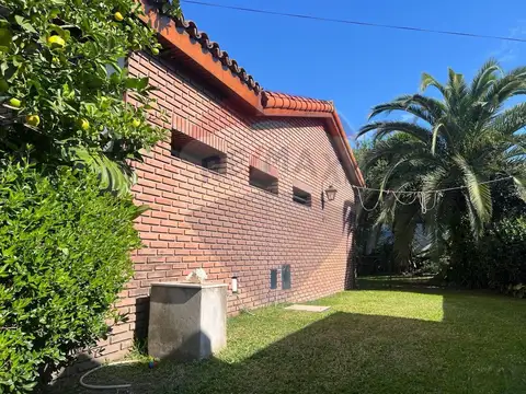 Casa en Venta con 2 cocheras