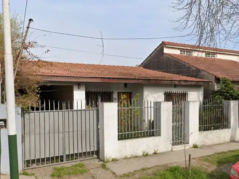 CASA 4 AMBIENTES EN VENTA EN MONTE GRANDE