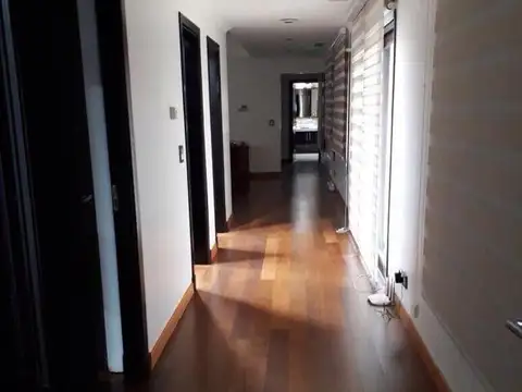 Casa 11 ambientes con 6 baños