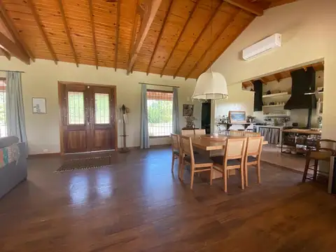 Casa 5 ambientes con 3 baños