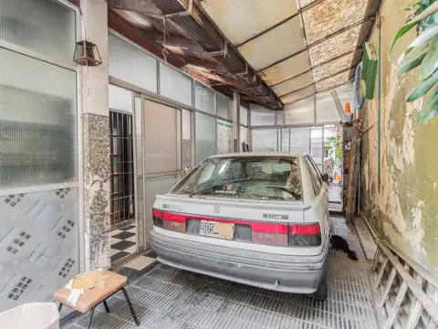 Casa 8 ambientes con 3 baños