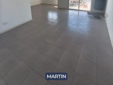 Departamento en Alquiler en Villa Raffo, $ 800.000