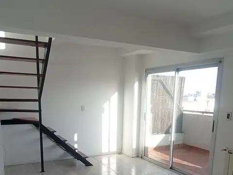Alquiler 2 ambientes duplex con doble balcón, muy luminoso en Villa del Parque