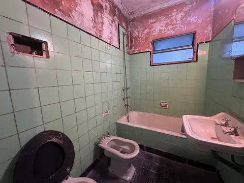 CASA CHALET EN VENTA BANFIELD A RECICLAR