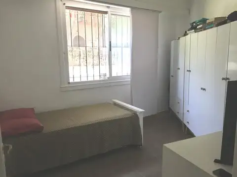 PH en edificio chico PB 2 Amb. Frente RECICLADO MB. Esnaola esquina  Estivao