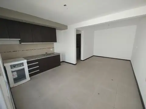 Se Vende Casa de Pasillo 2 Dorm. c/Patio en PB. Alberdi