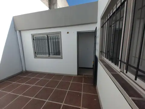 VENTA VIVIENDA INTERNA EN ALBERDI. 2 DORM   COMODÍN. PATIO. TOTALMENTE ELÉCTRICA. APTO CRÉDITO. CONT