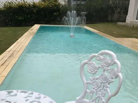 Casa 6 ambientes con 4 baños