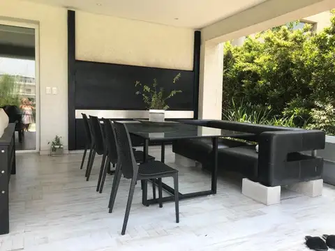 Casa en Alquiler de 5 dormitorios
