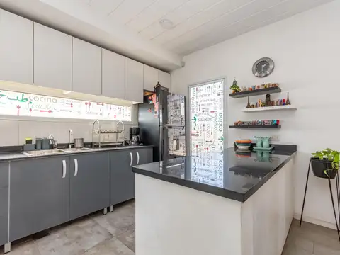 Casa en Venta con 2 cocheras