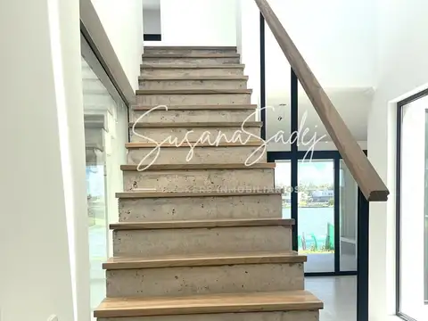 Casa 4 ambientes con 4 baños