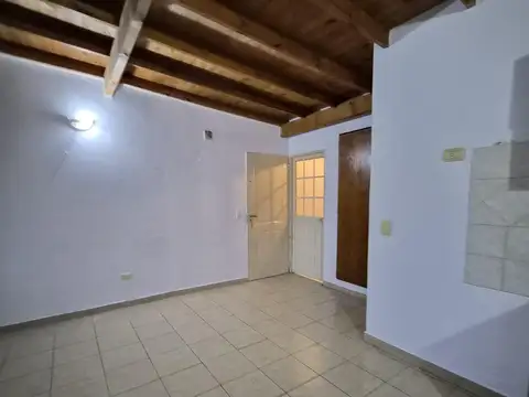 Depto Tipo Casa en Alquiler en Villa Adelina, $ 650.000