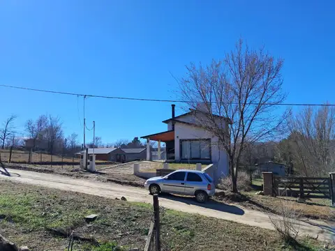 Terreno 270m2 con servicios en puerta.