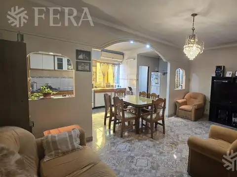 Venta casa 4 ambientes con cochera en Monte Chingolo