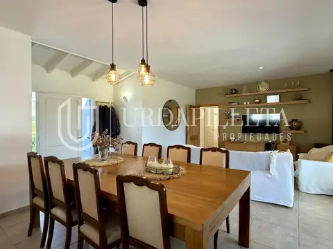 Casa en Venta con 3 cocheras