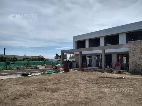 Casa en Venta con 5 cocheras