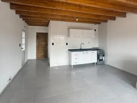 Casa 4 ambientes con 1 baño