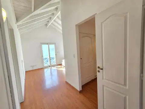 Casa 6 ambientes con 4 baños