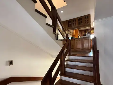 Casa 6 ambientes con 3 baños