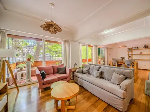 Se vende departamento de 4 ambientes más cochera en Belgrano - Muy buena ubicación.