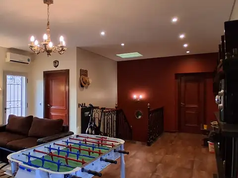 Casa 6 ambientes con 3 baños