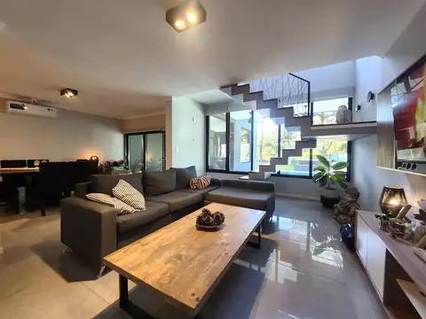 Venta de casa en Brisanova de 3 dormitorios quincho y pileta amoblada financiacion