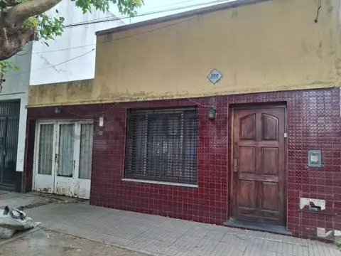 CASA EN VENTA A RECICLAR CALLE 3 ENTRE 521 Y 522  TOLOSA