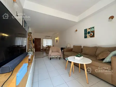 Exc. Dúplex 5 Amb. con Fondo y Espacio Para Auto