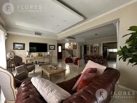 Casa 6 ambientes con 3 baños